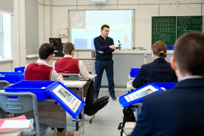 Андрей Воробьёв посетил новое здание физико-математического лицея в Сергиевом Посаде
