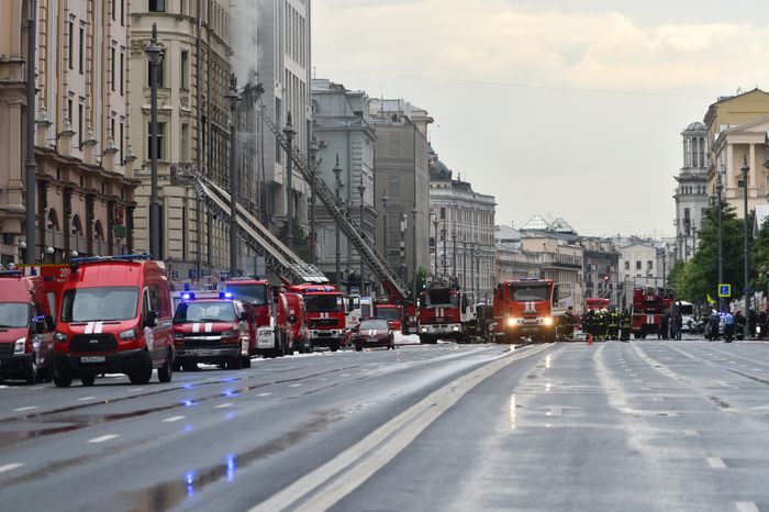 Пожар в реставрируемом здании на Тверской улице в Москве