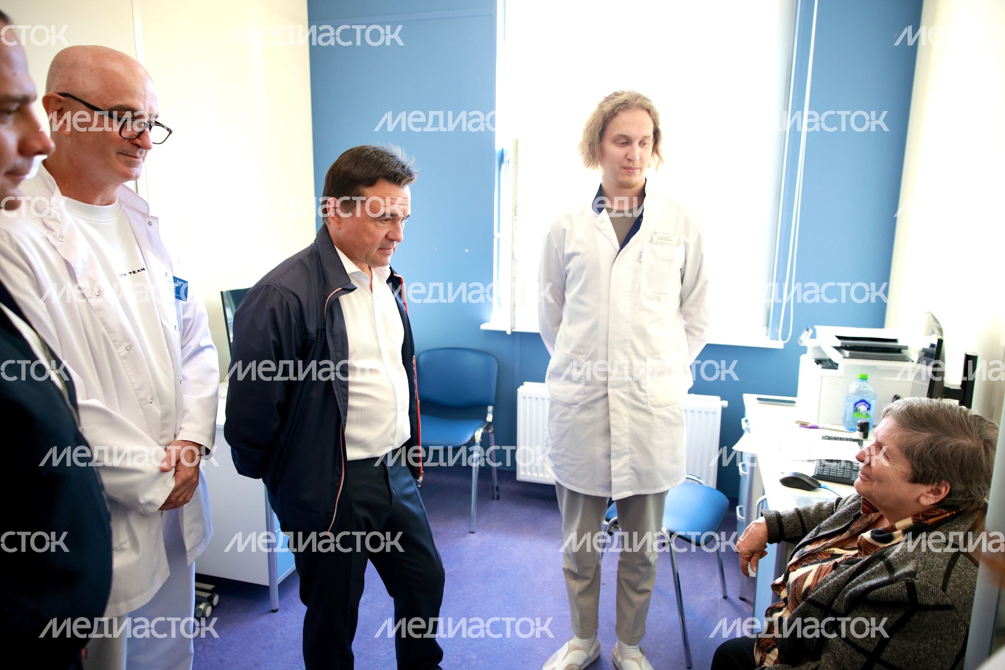 Андрей Воробьев пообщался с медицинским персоналом и пациентами новой комплексной поликлиники в Королёве Андрей Воробьев пообщался с медицинским персоналом и пациентами новой комплексной поликлиники в Королёве