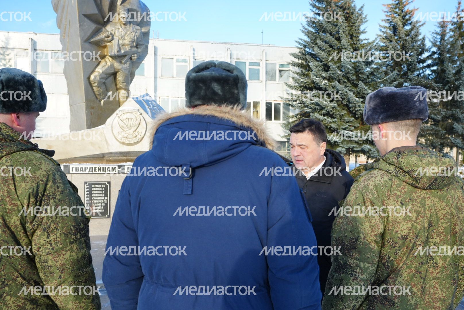Возложение цветов к мемориалу погибших десантников Губернатором Подмосковья