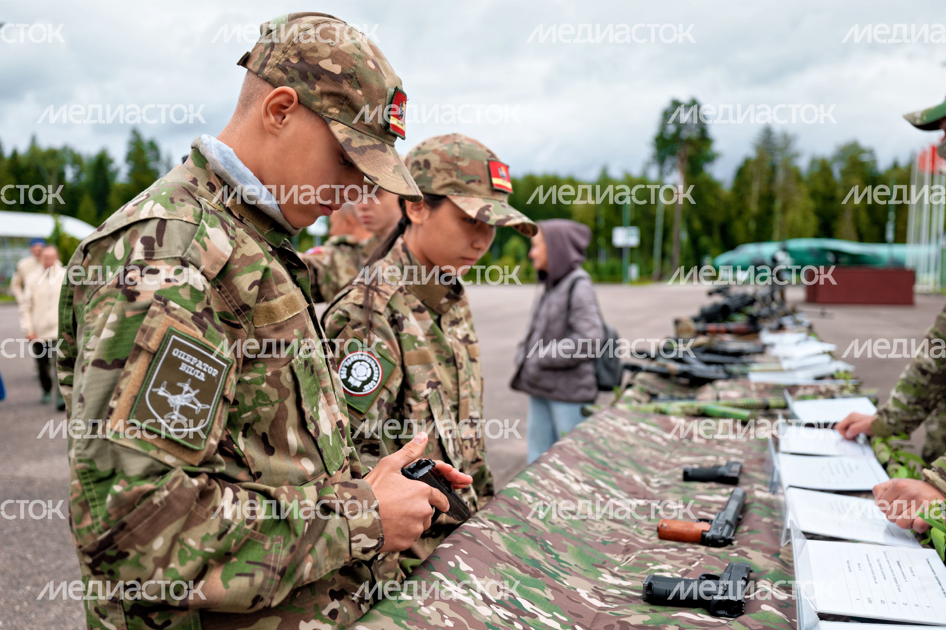 Военно-спортивная игра «Юнавиа» для молодежи в Центре военно-тактических игр парка «Патриот» Одинцовского округа