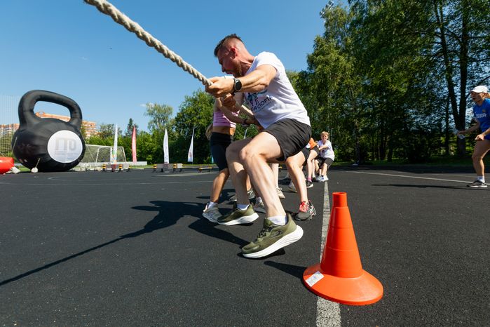 Перетягивание каната на семейной эстафете региональный этап Всероссийского марафона «Земля спорта» в Сергиевом Посаде