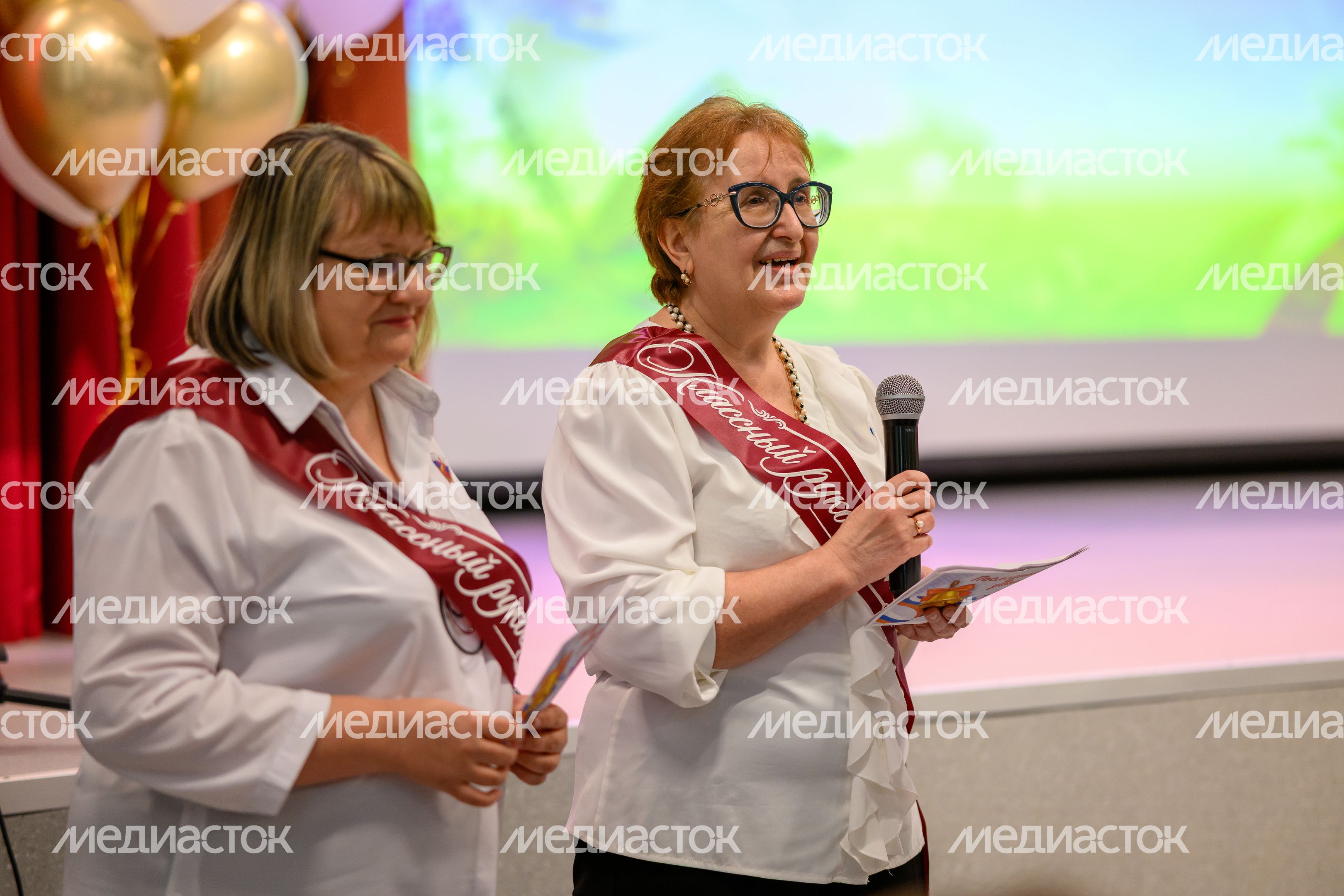 Последний звонок в гимназии №41 - корпусе «Феникс» в ЖК «Жулебино парк» города Люберцы Последний звонок в гимназии №41 - корпусе «Феникс» в ЖК «Жулебино парк» города Люберцы