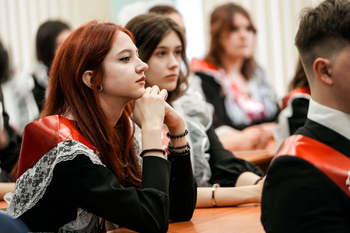 Губернатор поздравил выпускников реутовской СОШ №10 с последним звонком