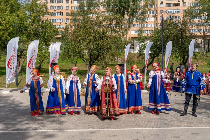 Народные творческие коллективы выступили на празднике Яблочного Спаса в Яблоневом сквере Красногорска