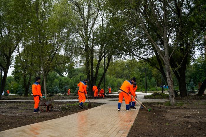 В Дзержинском завершается обновление сквера имени Громцева
