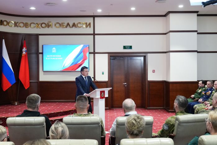 Андрей Воробьев вручил государственные награды добровольцам БАРСа
