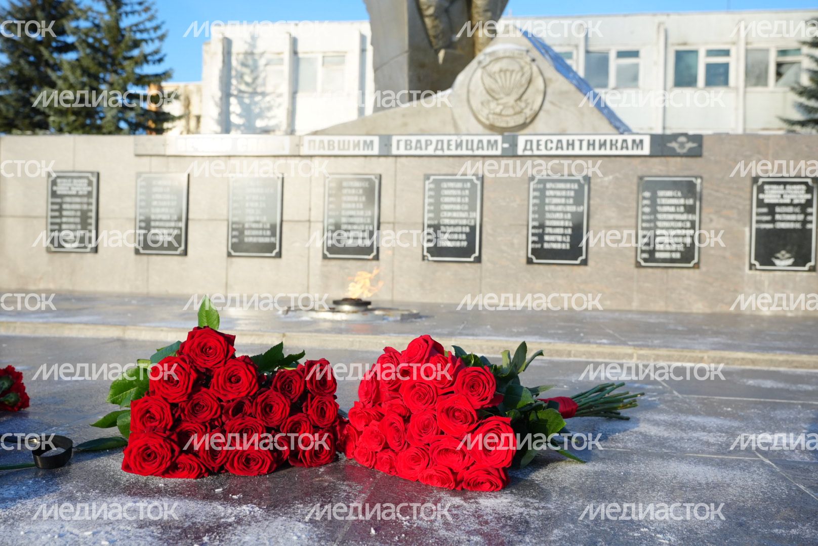 Возложение цветов к мемориалу погибших десантников Губернатором Подмосковья