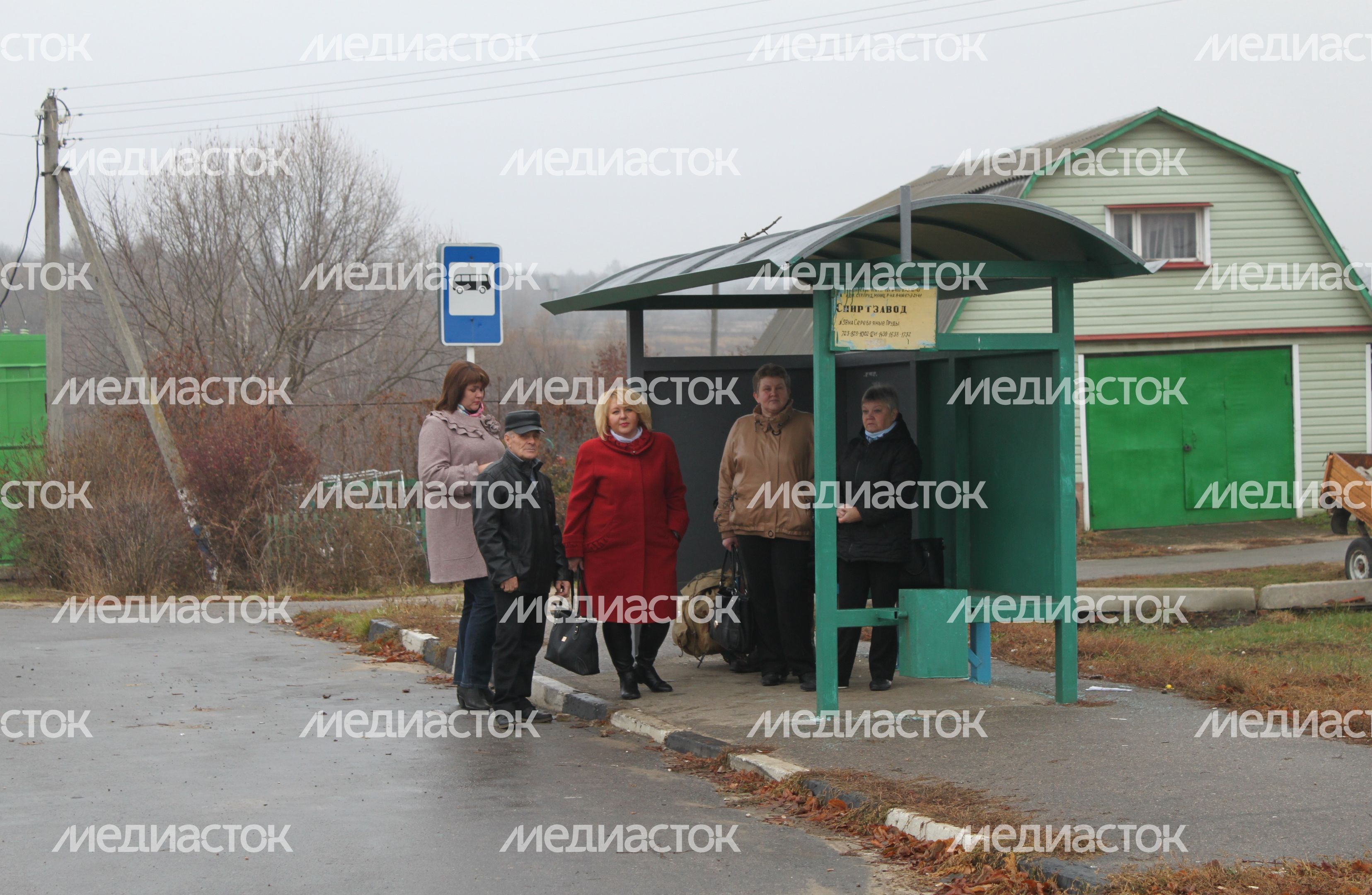 Автобусная остановка в поселке Успенское Автобусная остановка в поселке Успенское