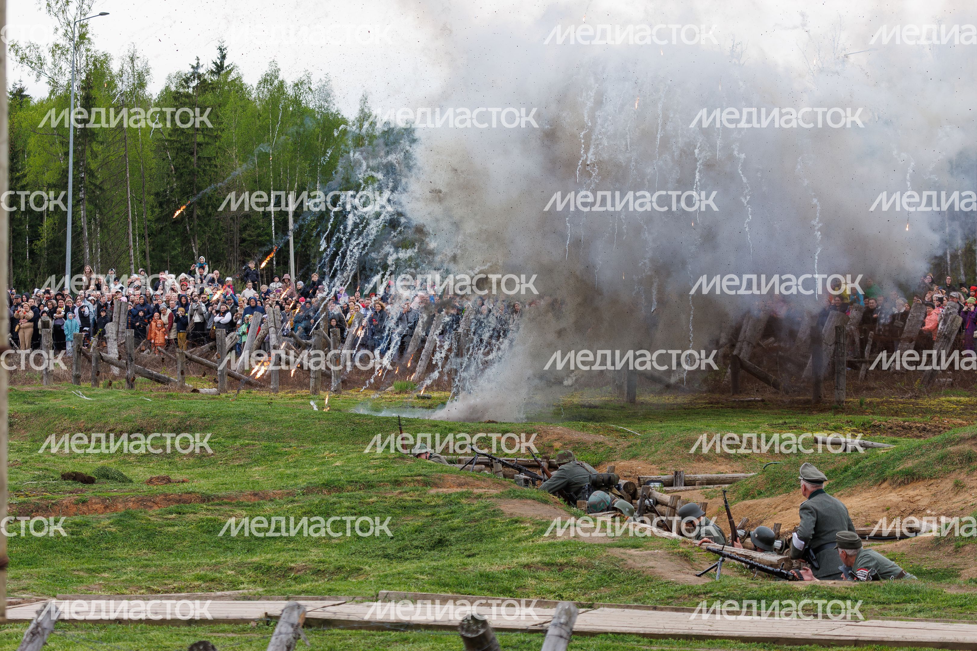 День Победы в Центральном парке «Патриот» Одинцовского округа: военно-историческая реконструкция «В логове зверя» День Победы в Центральном парке «Патриот» Одинцовского округа: военно-историческая реконструкция «В логове зверя»