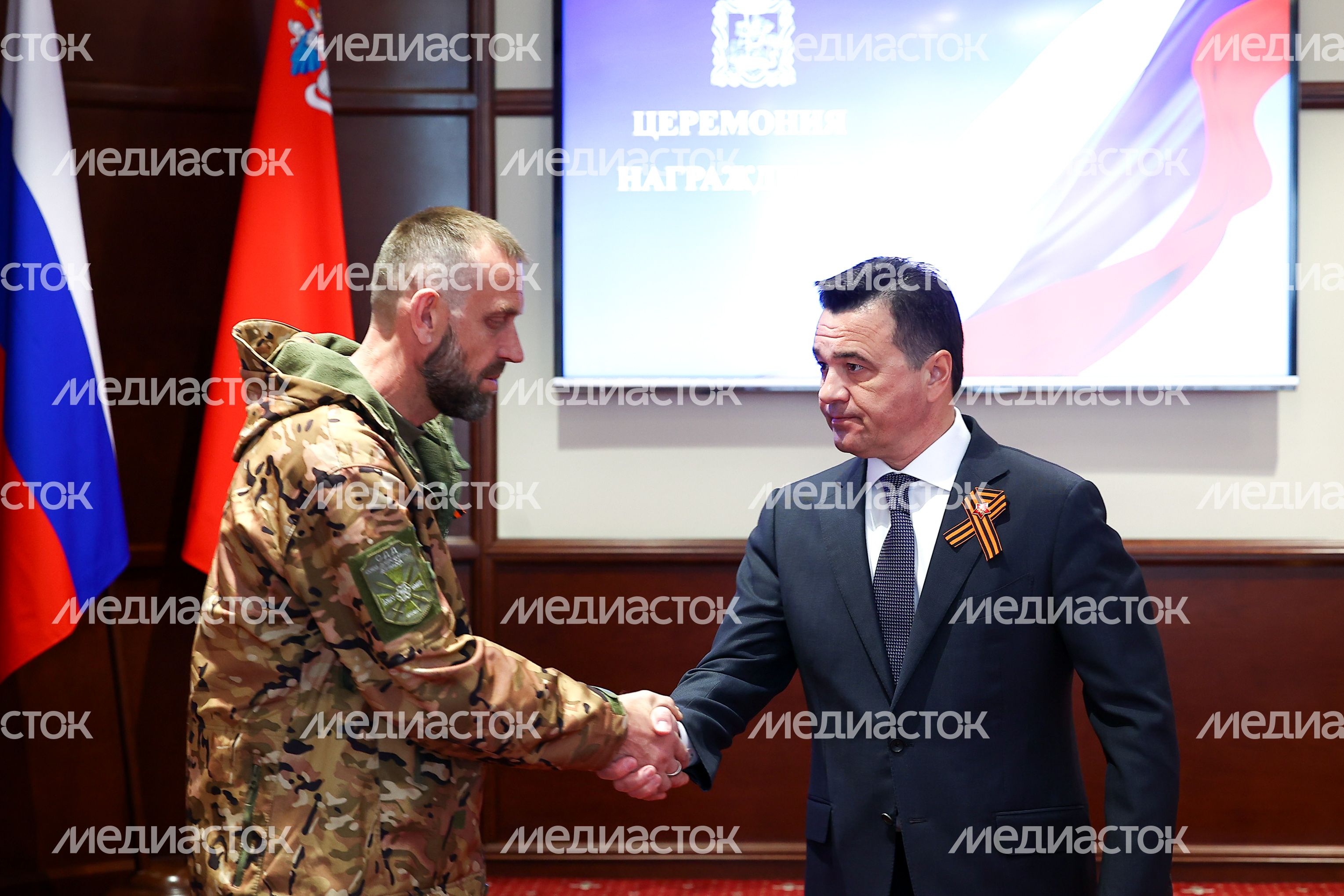 Губернатор вручил государственные награды добровольцам отряда БАРС