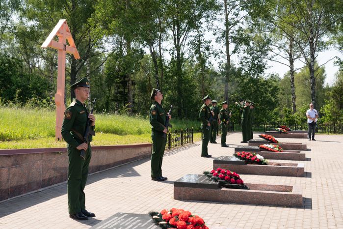 Перезахоронение солдат ВОВ в деревне Ельня