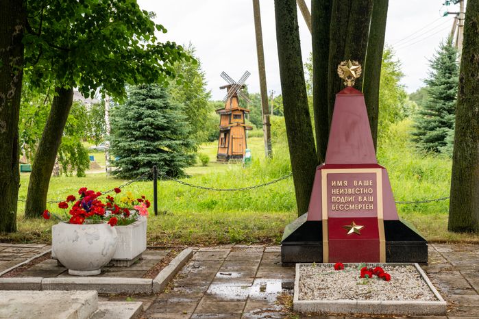 Памятник «За Родину павшим» в деревне Ушаково муниципального округа Лотошино
