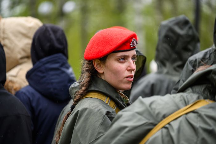 Военно-патриотическая игра «Юнармия, вперед!», посвященная Дню Победы, в Горках Ленинских