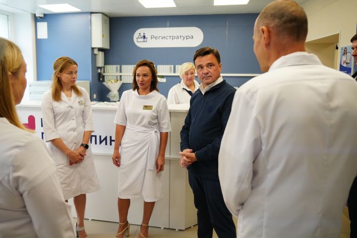 Андрей Воробьев посетил отремонтированную поликлинику в Дзержинском