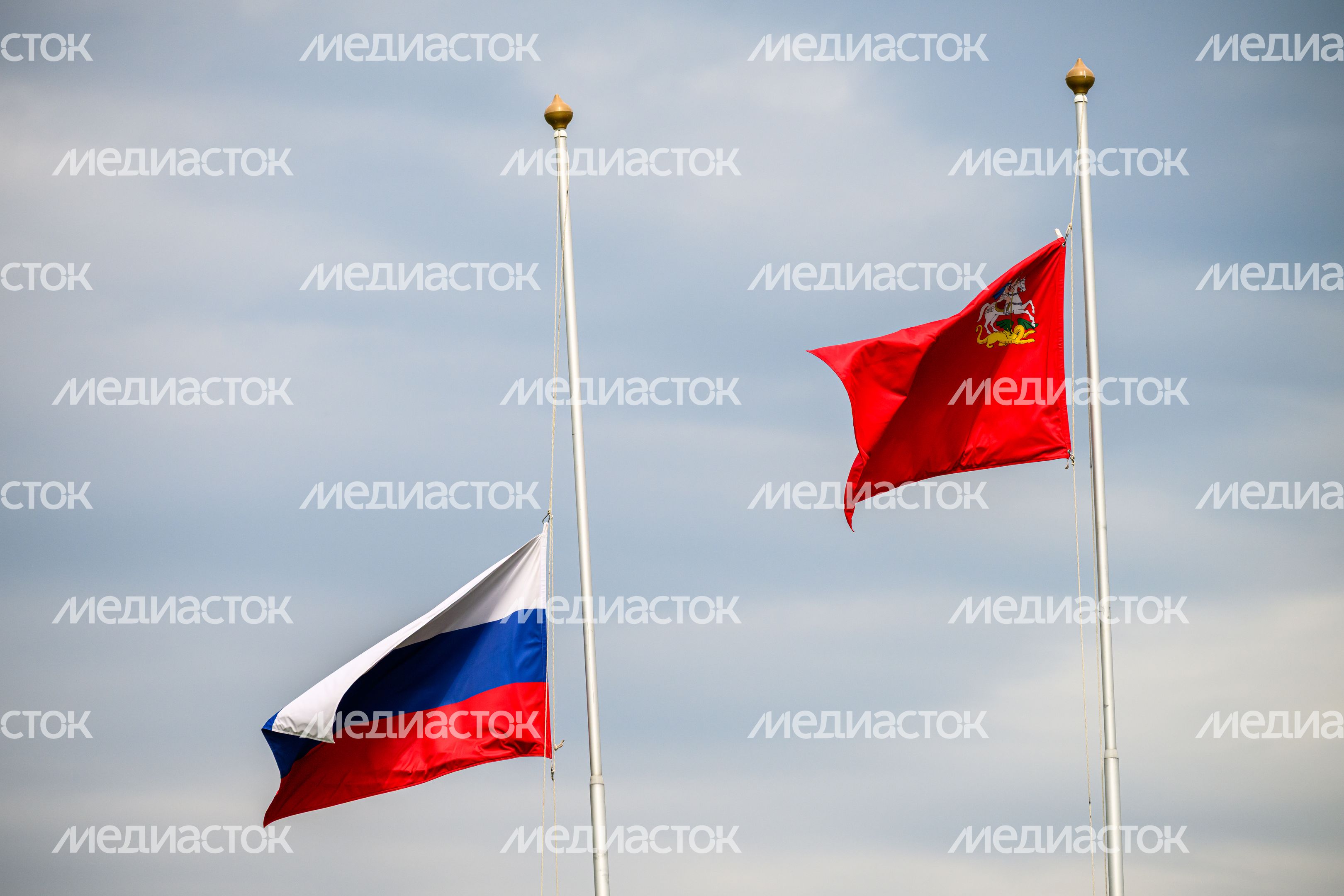 Поднятие флага России и Московской области на соревнованиях по гребному слалому Летней спартакиады молодежи Поднятие флага России и Московской области на соревнованиях по гребному слалому Летней спартакиады молодежи