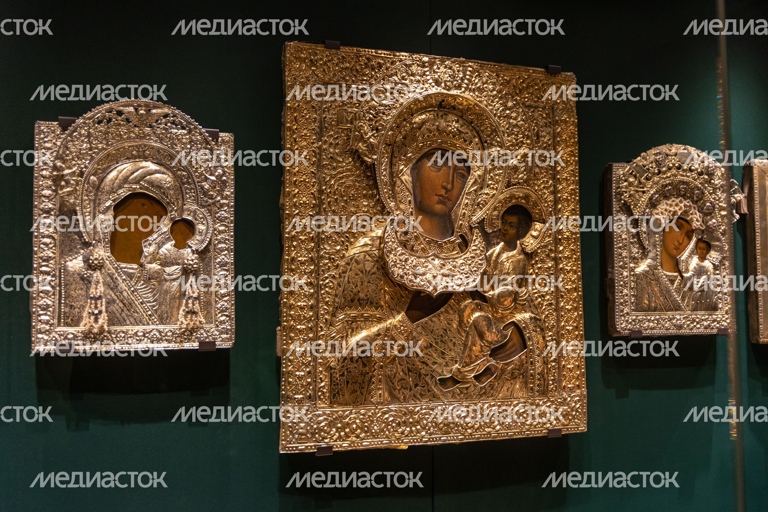 Экспозиция "Реликвии и сокровища Троице-Сергиевой Лавры XVIII-XIX" Экспозиция "Реликвии и сокровища Троице-Сергиевой Лавры XVIII-XIX"