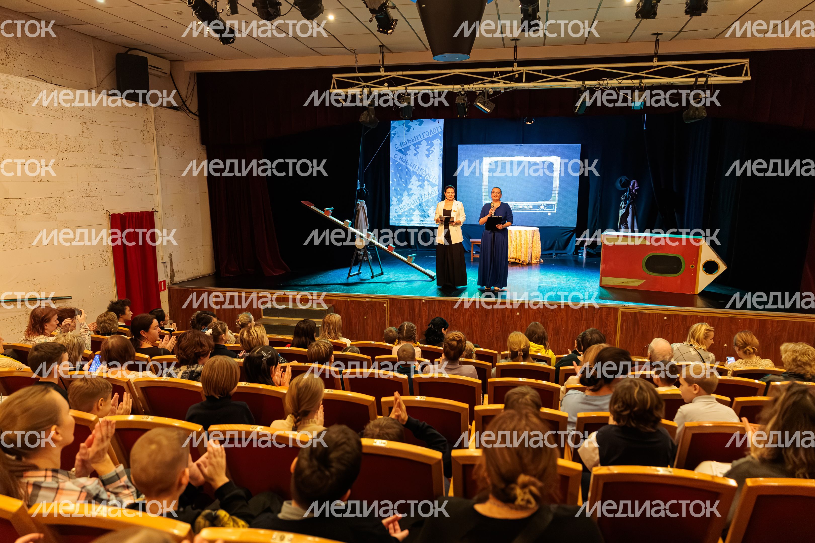 Спектакль «Фантазеры» театра «Чеховская студия» на фестивале «Долгопрудненская осень» Спектакль «Фантазеры» театра «Чеховская студия» на фестивале «Долгопрудненская осень»