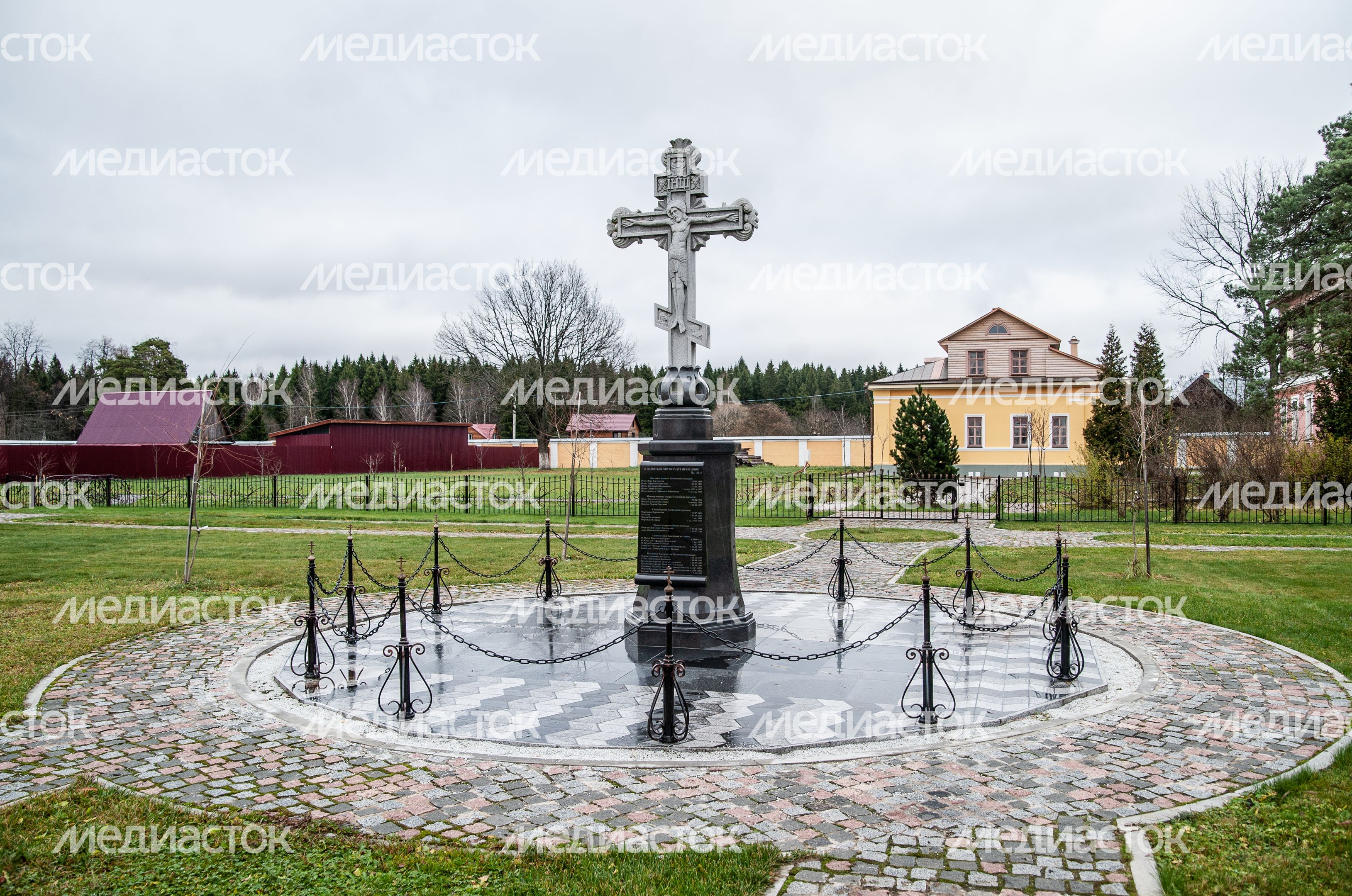 Троице-Одигитриевский ставропигиальный женский монастырь в посёлке Зосимова Пустынь