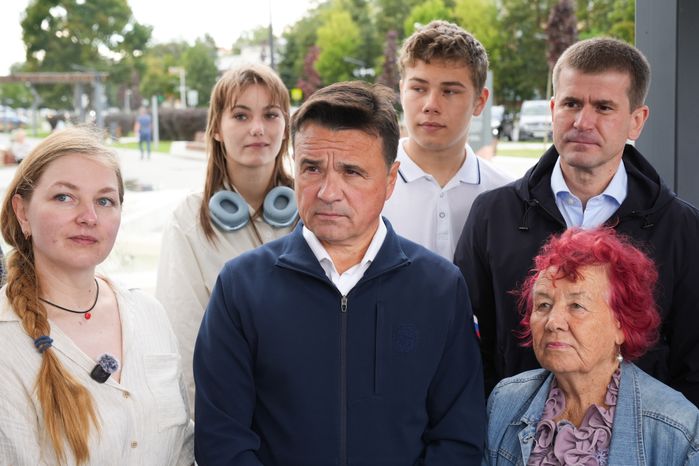 Андрей Воробьев проверил благоустройство сквера "60 лет победы" в Егорьевске