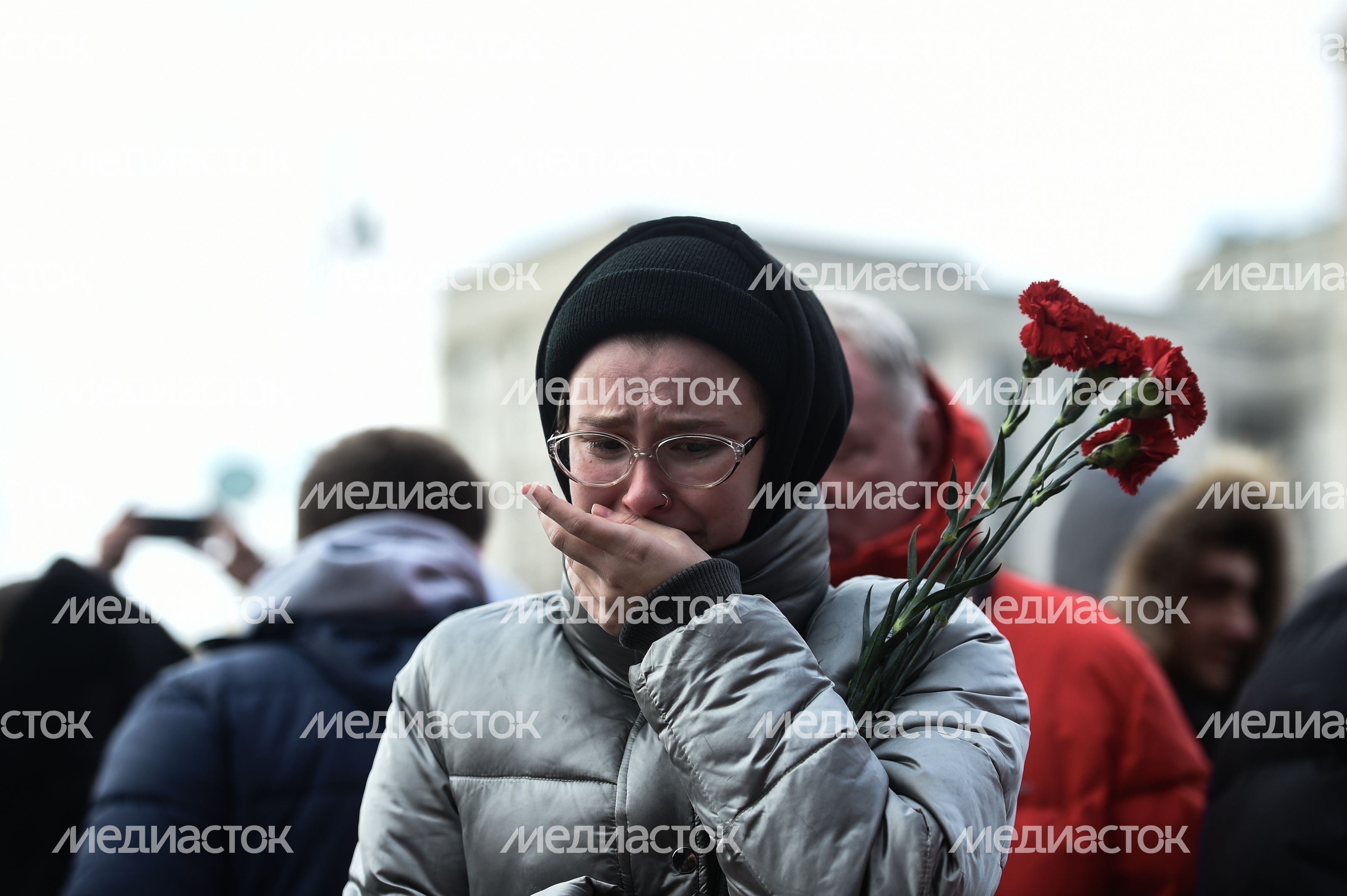Акция в память о погибших в Кемерове на Манежной площади в Москве