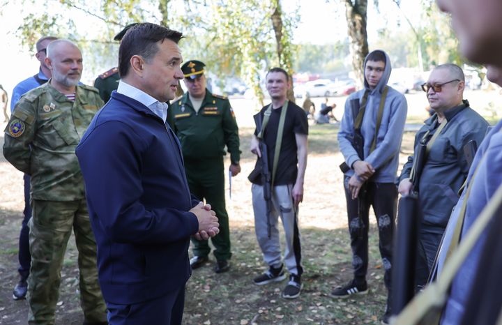 Андрей Воробьев проверил работу пункта отбора на военную службу по контракту в Балашихе