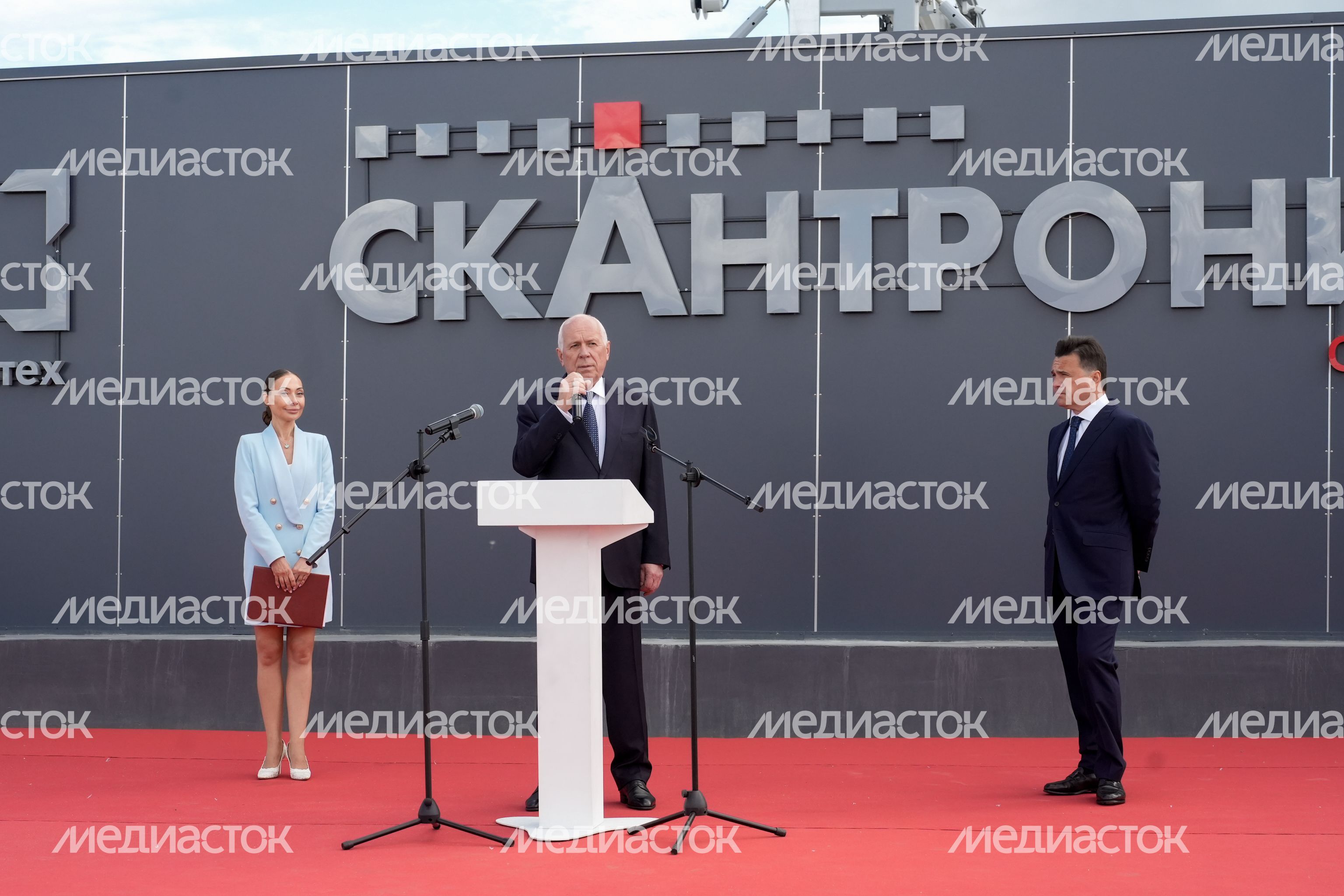 Сергей Чемезов на открытии высокотехнологичного комплекса для досмотра грузовых контейнеров в Чехове Сергей Чемезов на открытии высокотехнологичного комплекса для досмотра грузовых контейнеров в Чехове