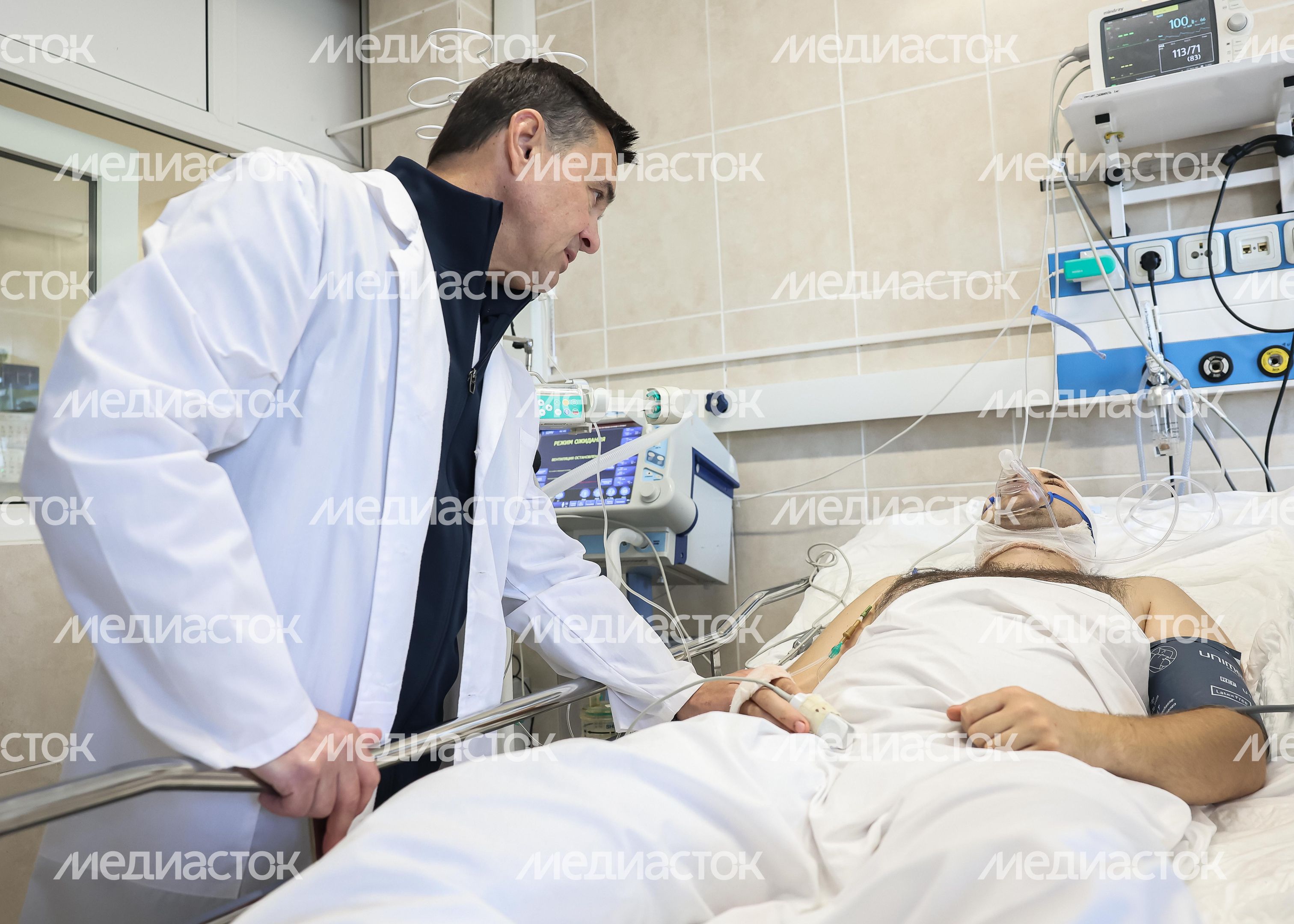 Андрей Воробьев встретился с жителями домов, поврежденных при атаке БПЛА Андрей Воробьев встретился с жителями домов, поврежденных при атаке БПЛА