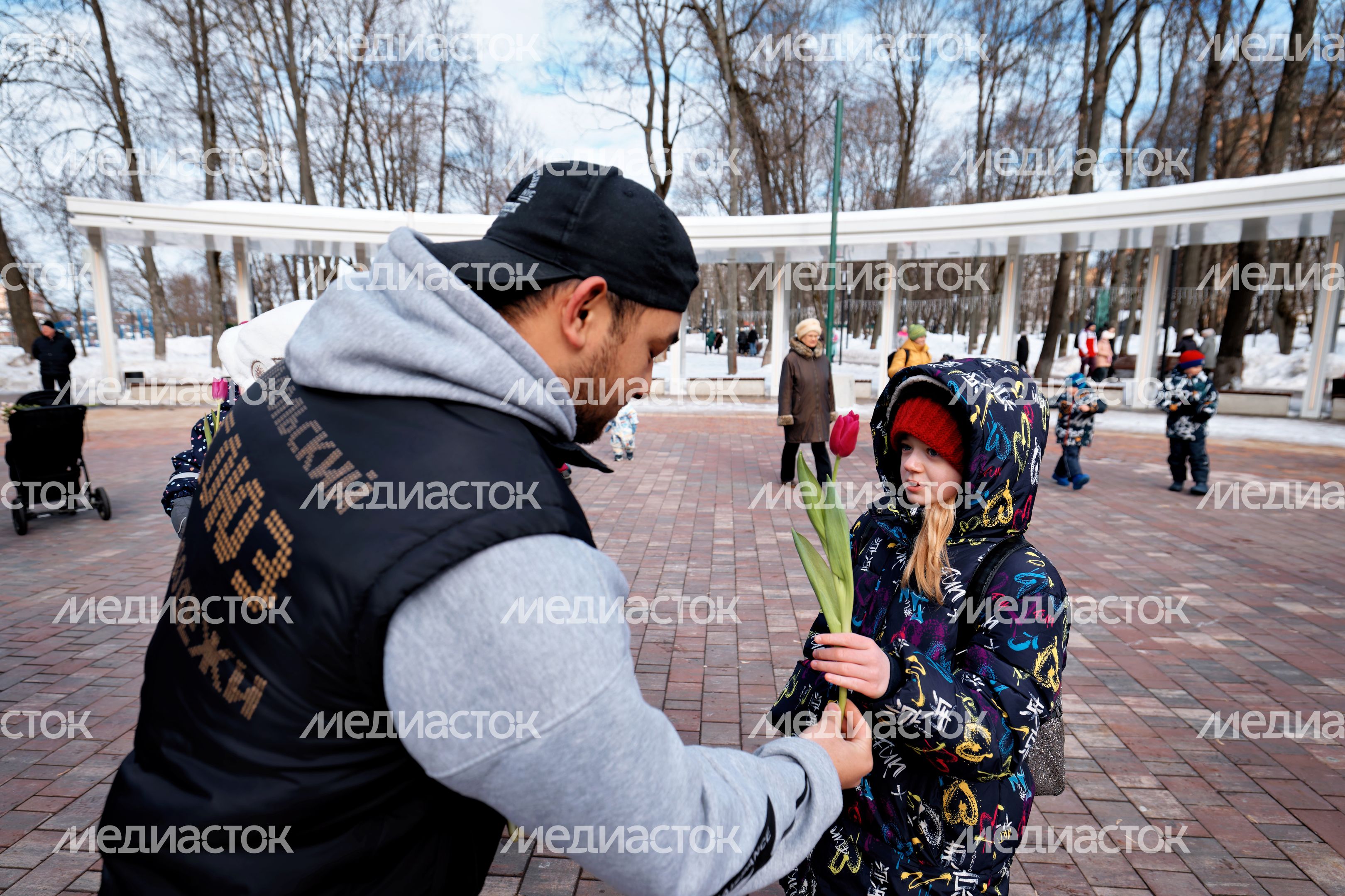 Фестиваль «Весна, цветы и комплименты» к празднику 8 Марта в парке имени В. Талалихина в Подольске Фестиваль «Весна, цветы и комплименты» к празднику 8 Марта в парке имени В. Талалихина в Подольске
