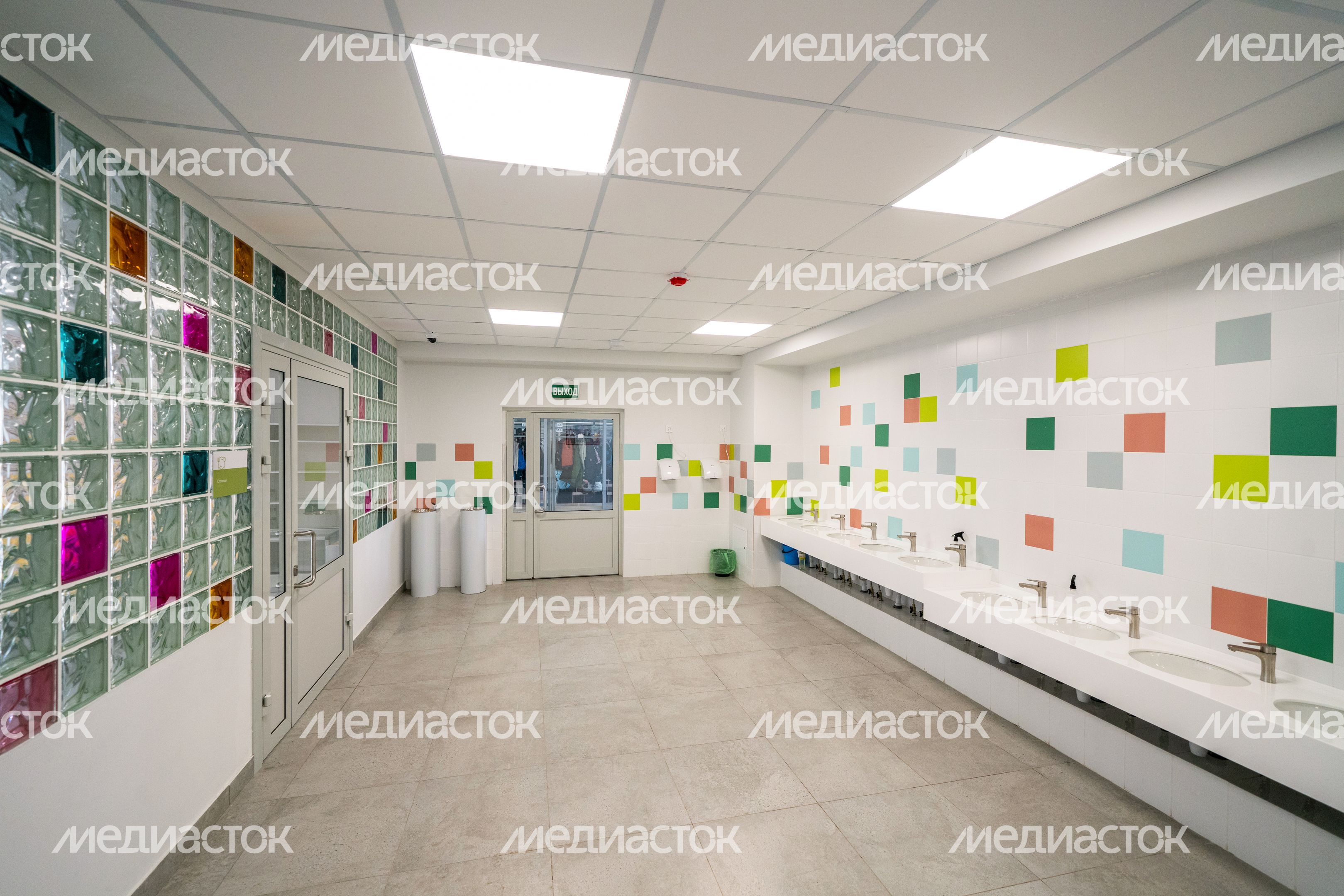 Столовая средней школы №2 на улице Фестивальной в Лобне после капитального ремонта Столовая средней школы №2 на улице Фестивальной в Лобне после капитального ремонта
