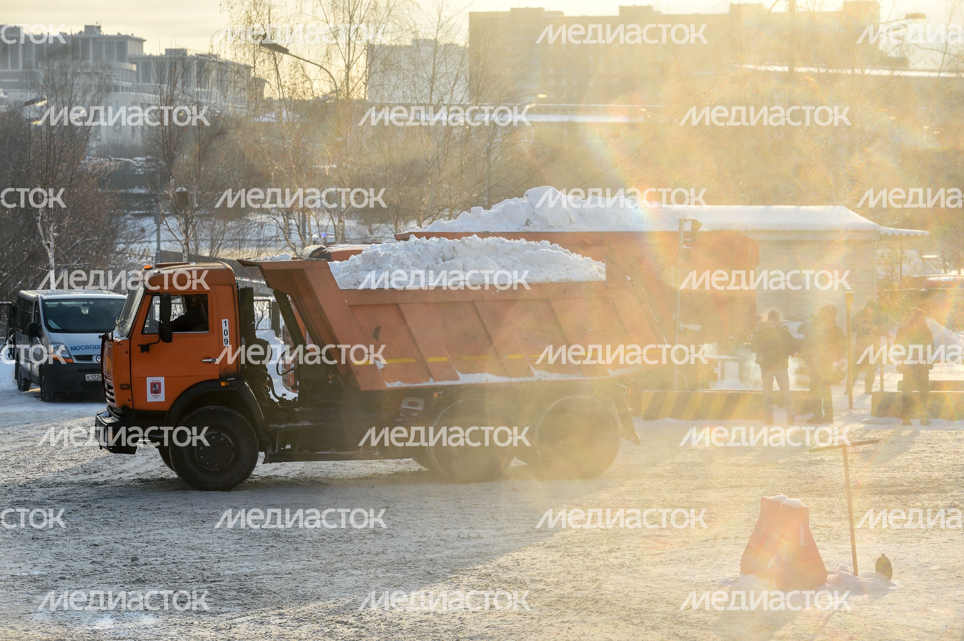 Утилизация снега на снегосплавном пункте «Черкизово»