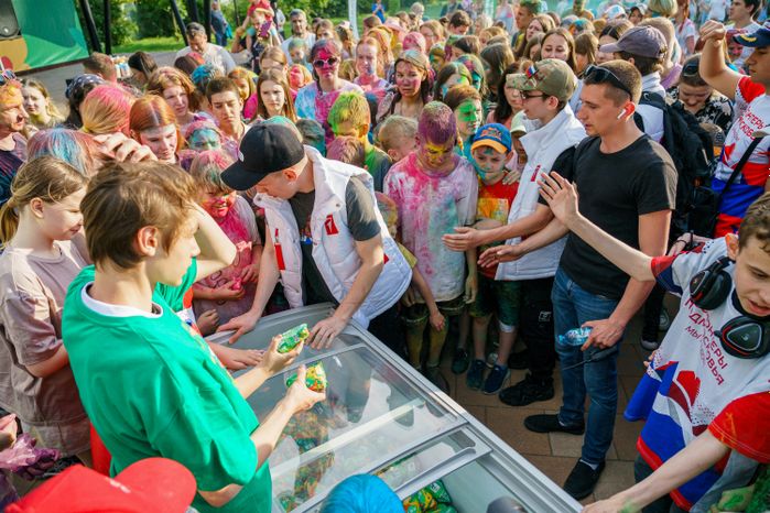 Акция "Бесплатное мороженое от губернатора" в День защиты детей в Люберцах