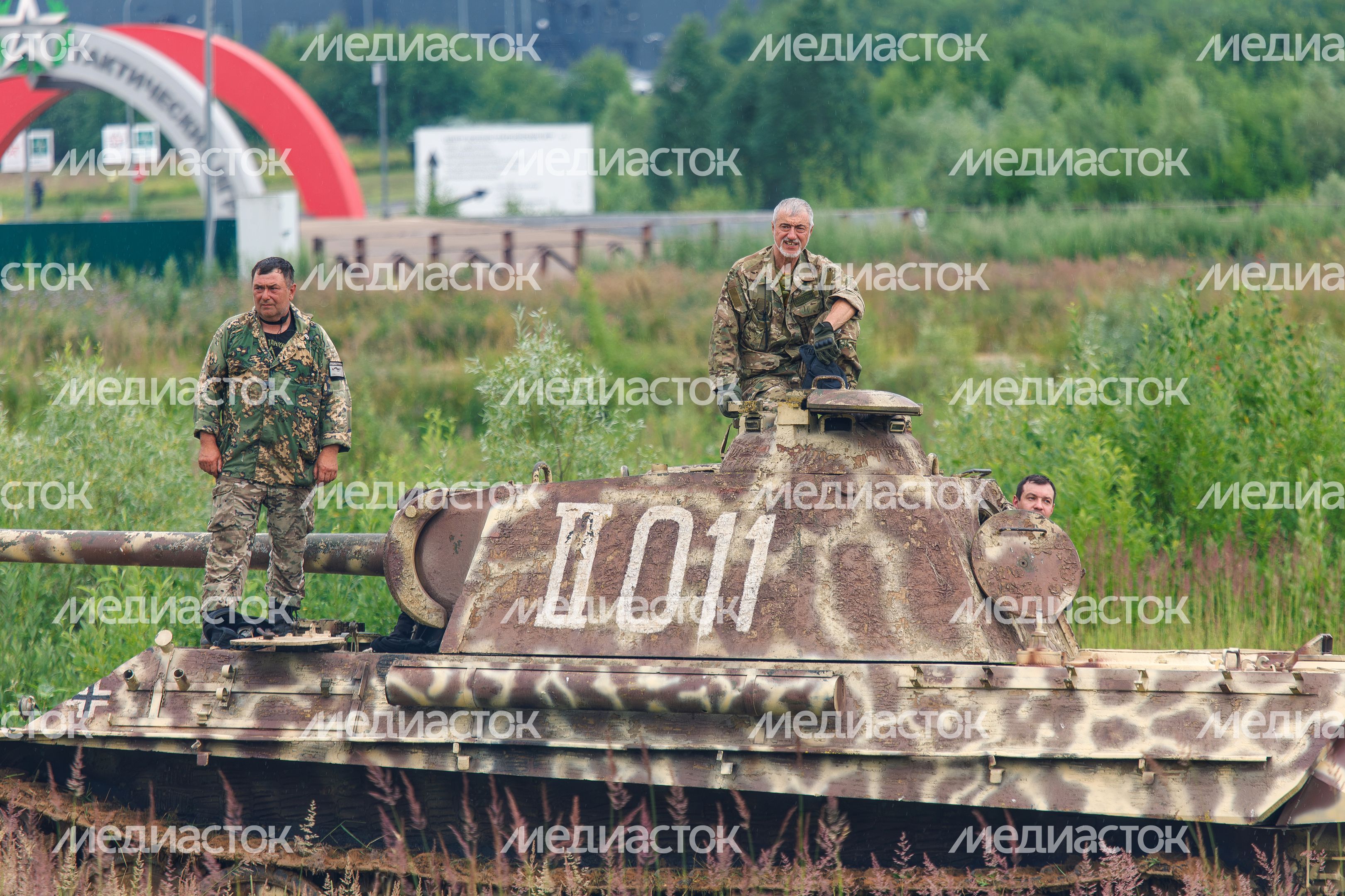 Эпизод Курской битвы под Прохоровкой на военно-исторической реконструкции в Центральном парке «Патриот»