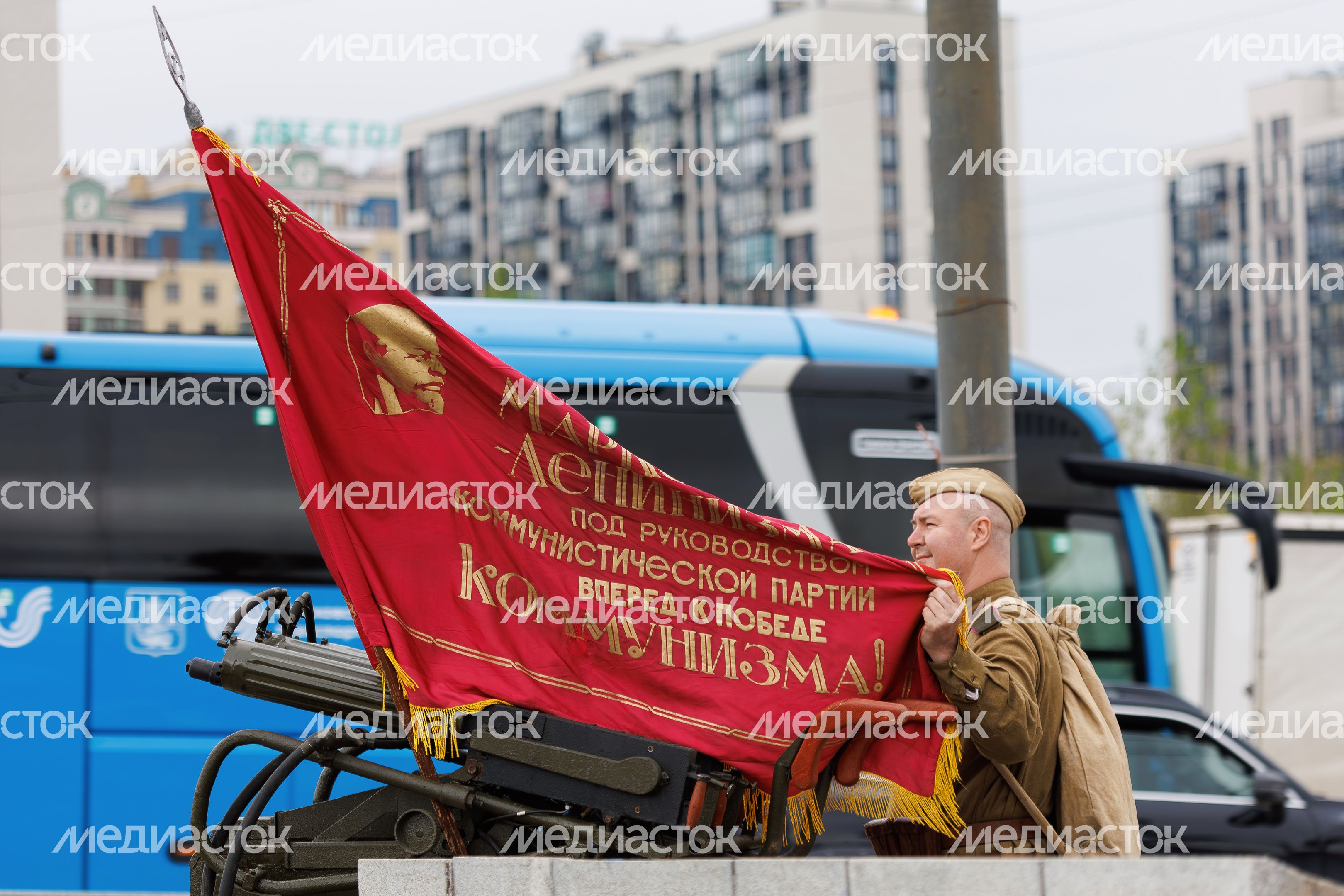 Мотопробег и торжественное возложение цветов к монументу «Противотанковые ежи» в День Победы в Химках Мотопробег и торжественное возложение цветов к монументу «Противотанковые ежи» в День Победы в Химках