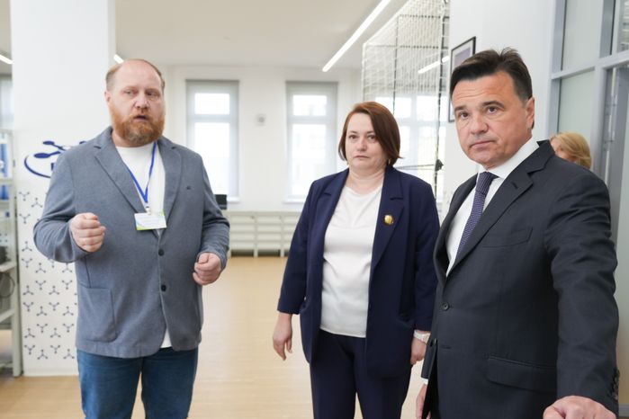 Андрей Воробьев поздравил подмосковных школьников с последним звонком