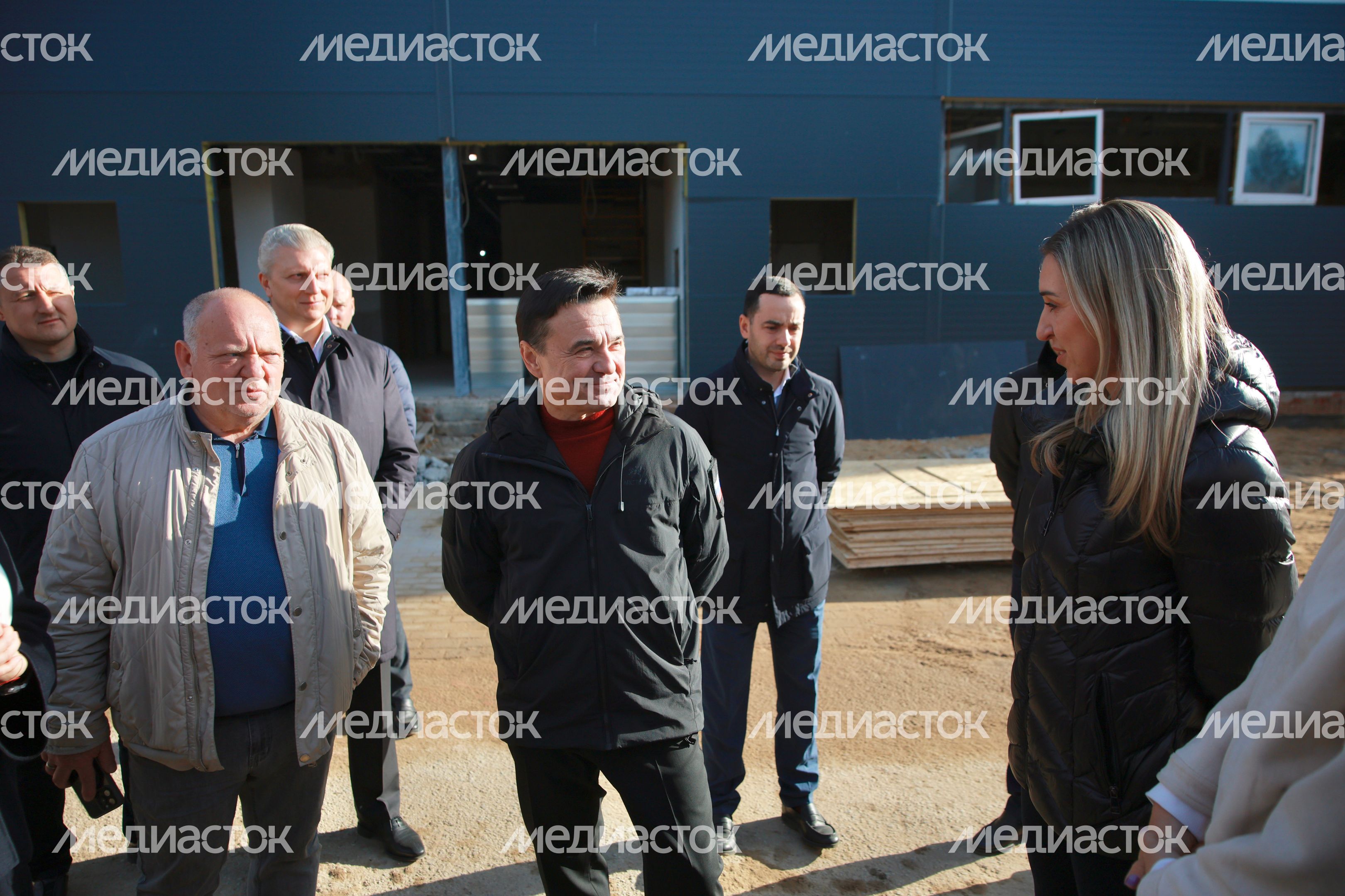 Андрей Воробьев проверил ход работ по капремонту СК "Звезда" в Звенигороде Андрей Воробьев проверил ход работ по капремонту СК "Звезда" в Звенигороде