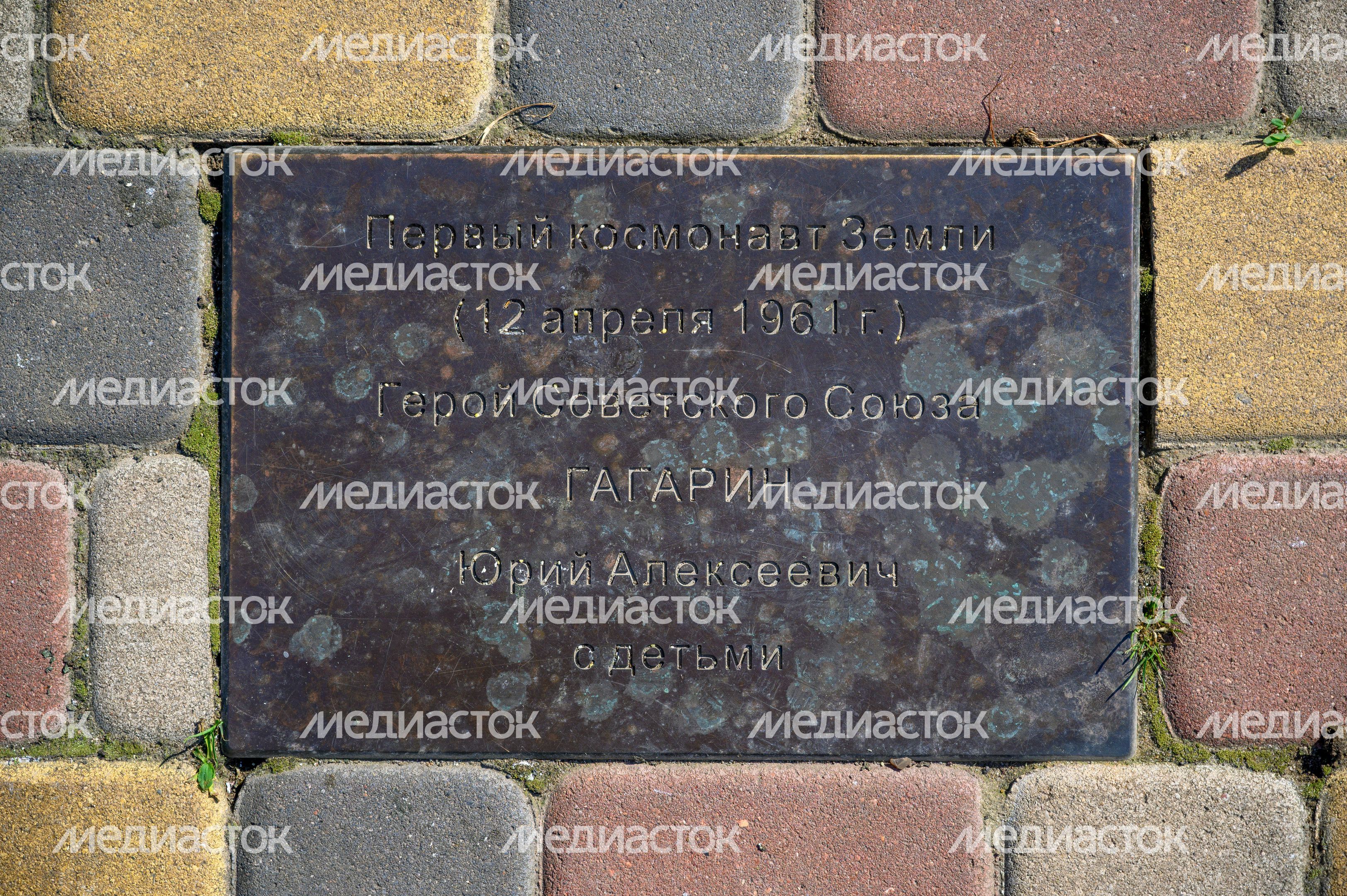 Памятники космонавтам в ЖК «Лукино-Варино» поселка Свердловский округа Лосино-Петровский Памятники космонавтам в ЖК «Лукино-Варино» поселка Свердловский округа Лосино-Петровский