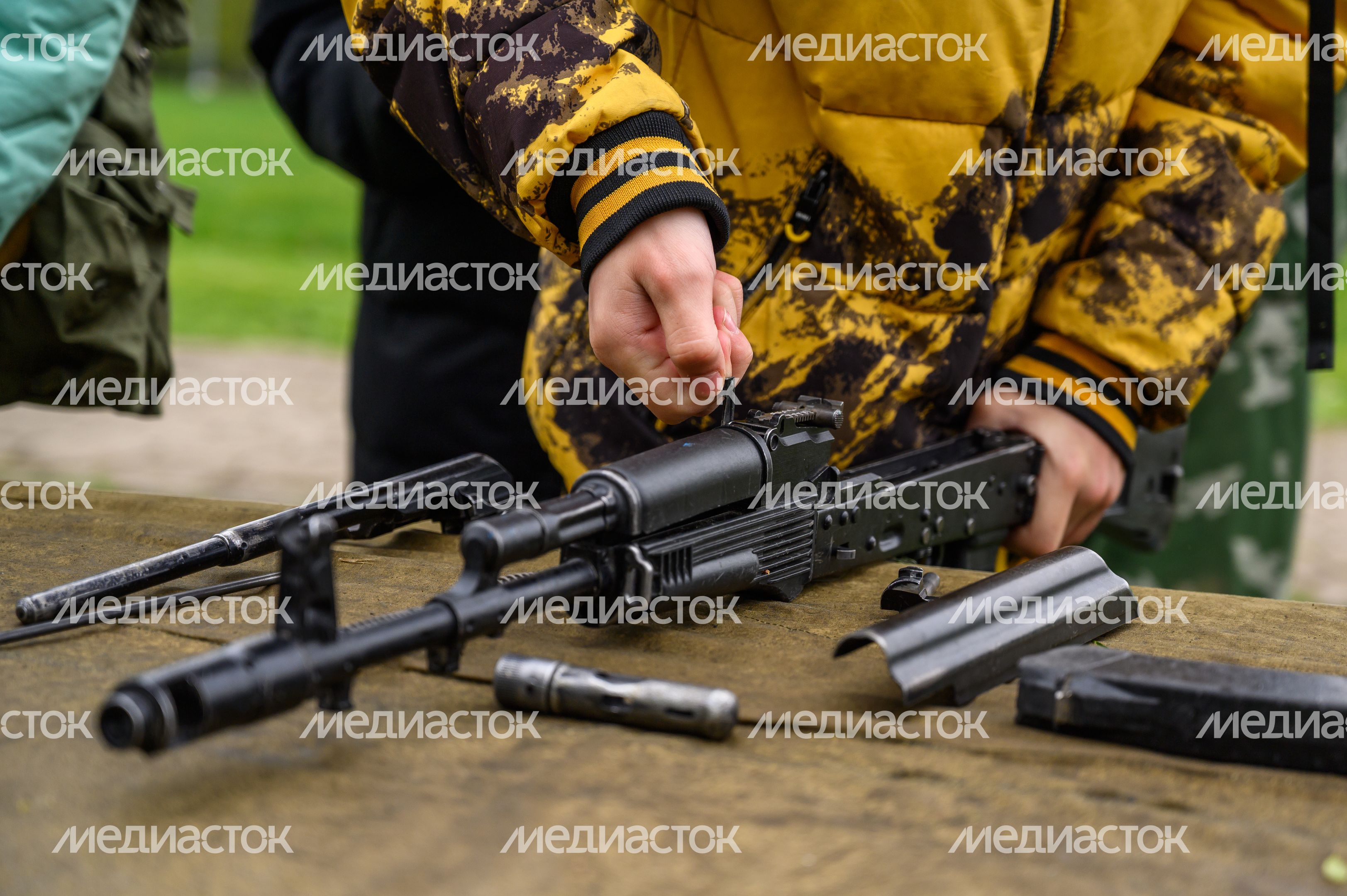 Военно-патриотическая игра «Юнармия, вперед!», посвященная Дню Победы, в Горках Ленинских Военно-патриотическая игра «Юнармия, вперед!», посвященная Дню Победы, в Горках Ленинских