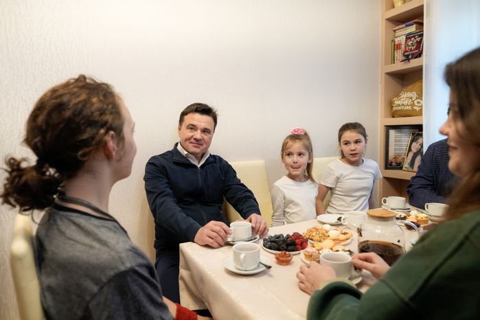 Андрей Воробьев навестил семью погибшего на СВО бойца