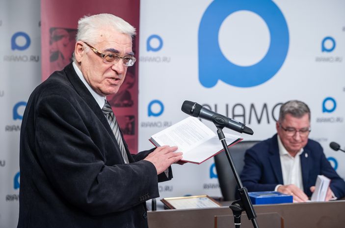 Презентация книги Александра Чумикова «Москва-400. Кам-са-мол! 90-е»