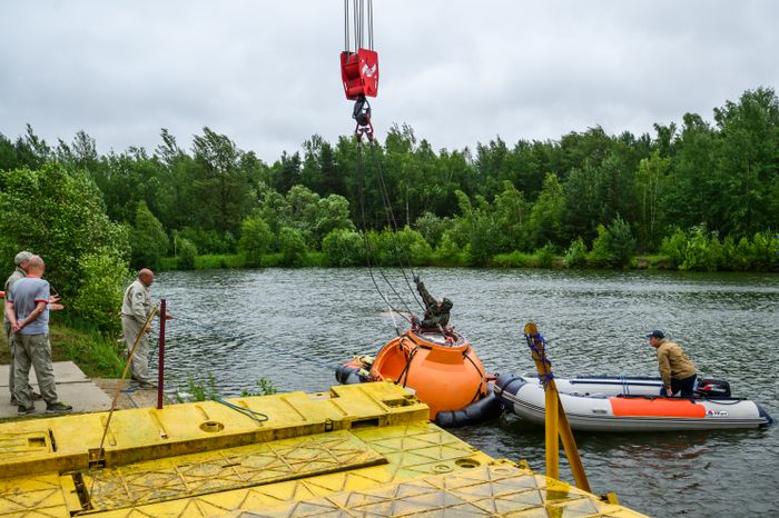 Тренировка космонавтов по действиям после посадки на воду в Ногинске