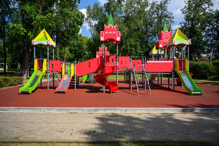 Детская площадка в городском парке культуры и отдыха «Пегас» в Егорьевске