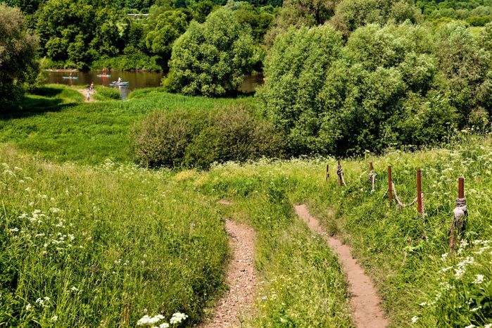 Массовый заплыв на 6 км по Москве-реке на сапах, каяках и байдарках в День России в Звенигороде Одинцовского округа