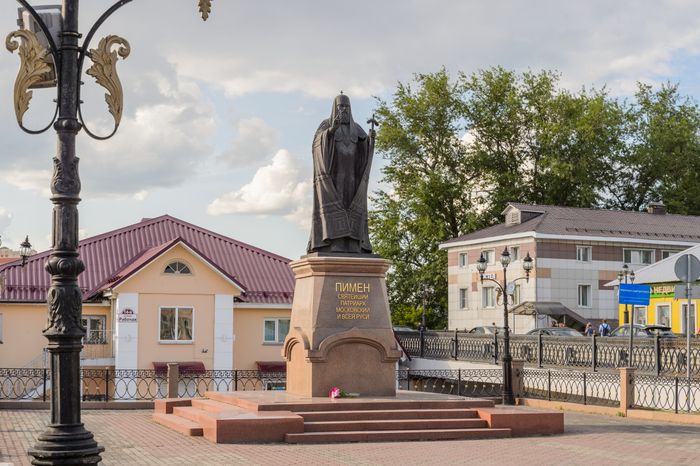 Памятник Патриарху Пимену