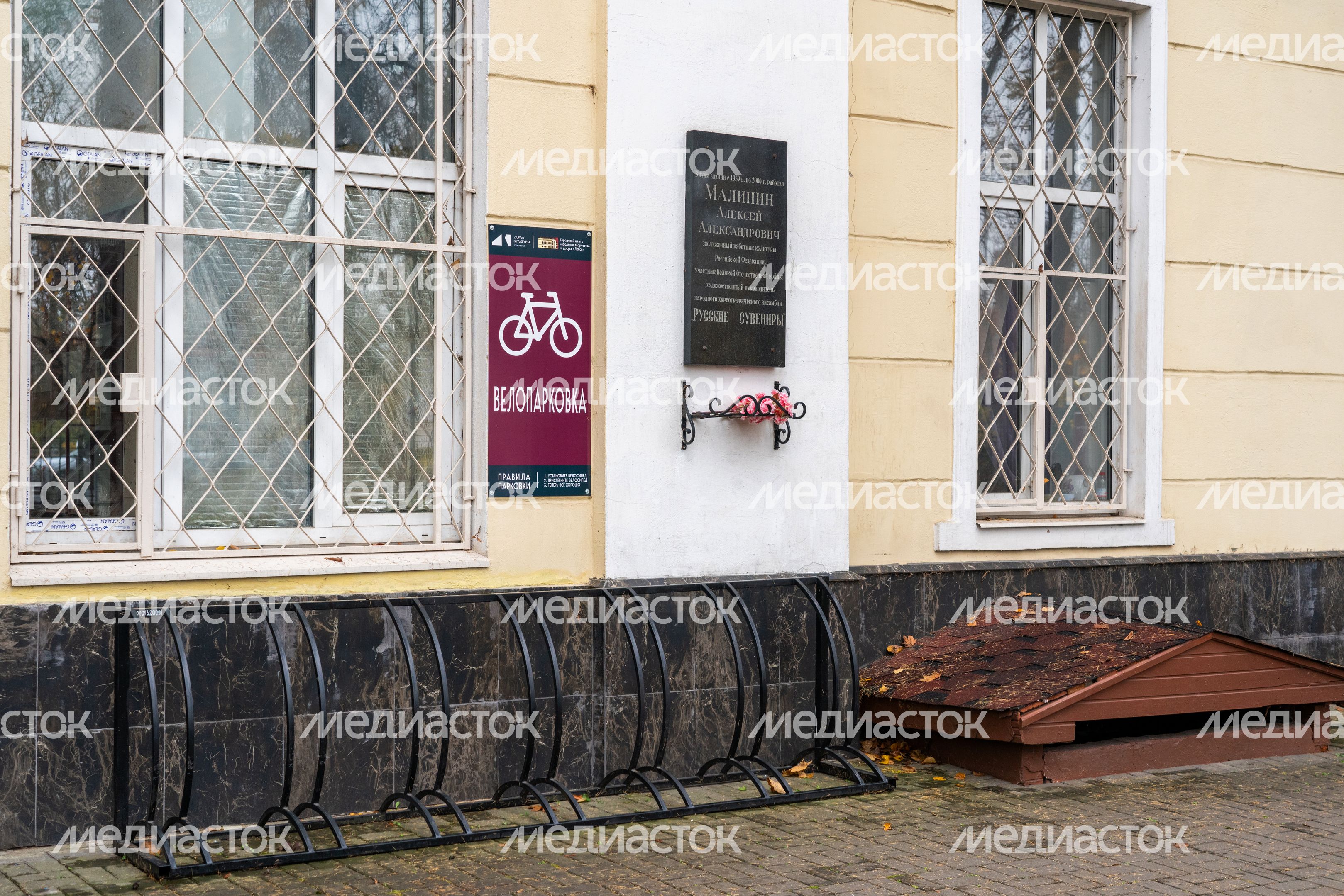 Велопарковка у Городского центра народного творчества и досуга «Лепсе» – умного ДК Велопарковка у Городского центра народного творчества и досуга «Лепсе» – умного ДК