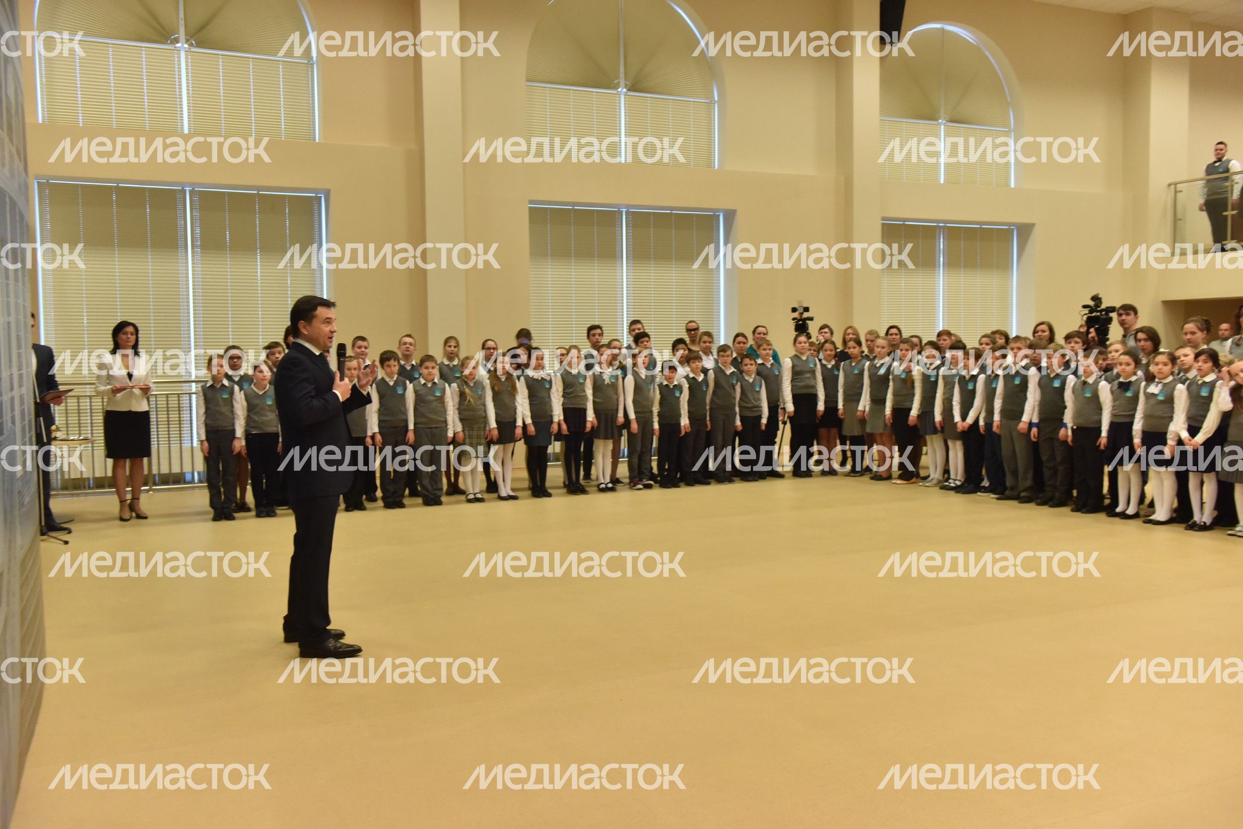 Губернатор вручил ордена за большой вклад в реконструкцию школы в Одинцовском районе