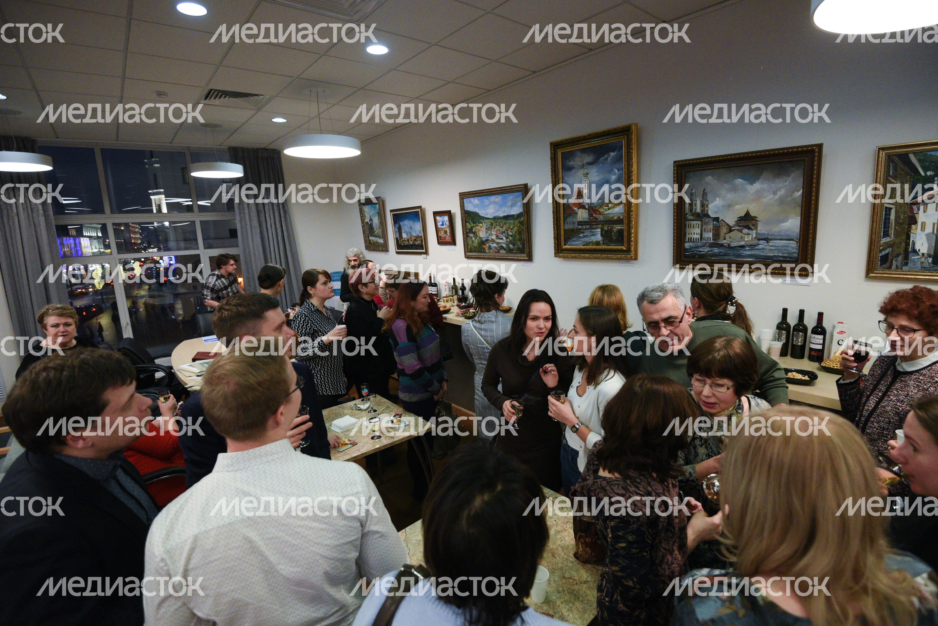 Открытие выставки «Европейские улицы» художника Ольги Шараповой в Москве
