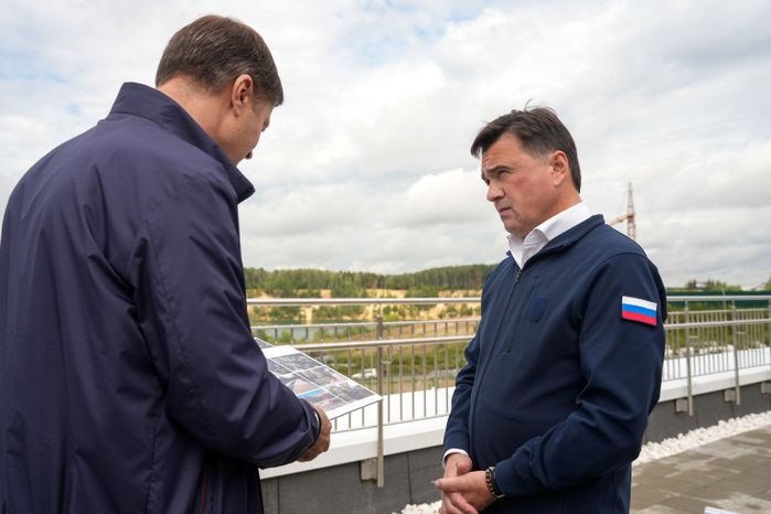 Андрей Воробьев проверил ход работ по благоустройству сквера в Дзержинском