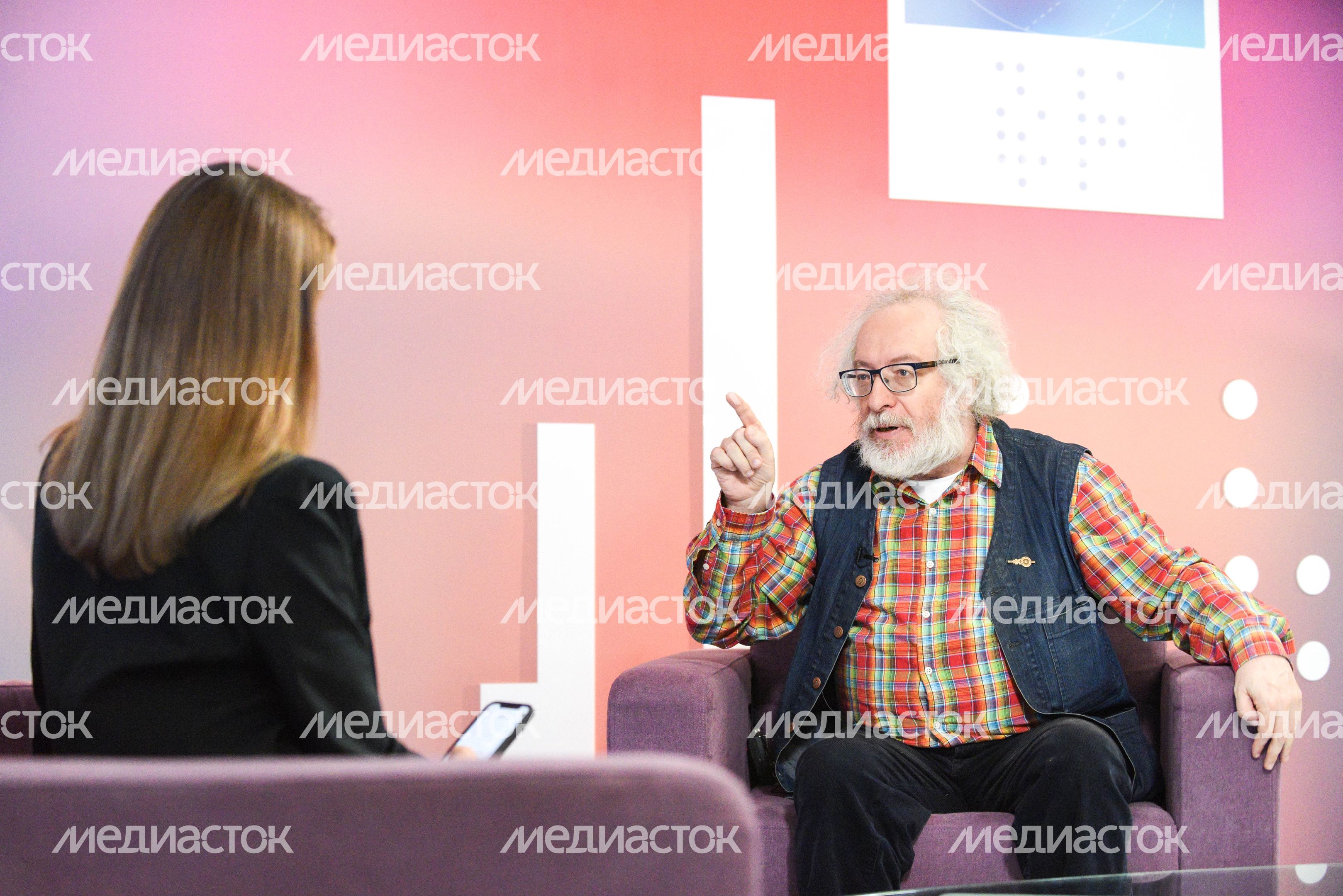 Интервью с журналистами перед церемонией вручения премии «Медиана».