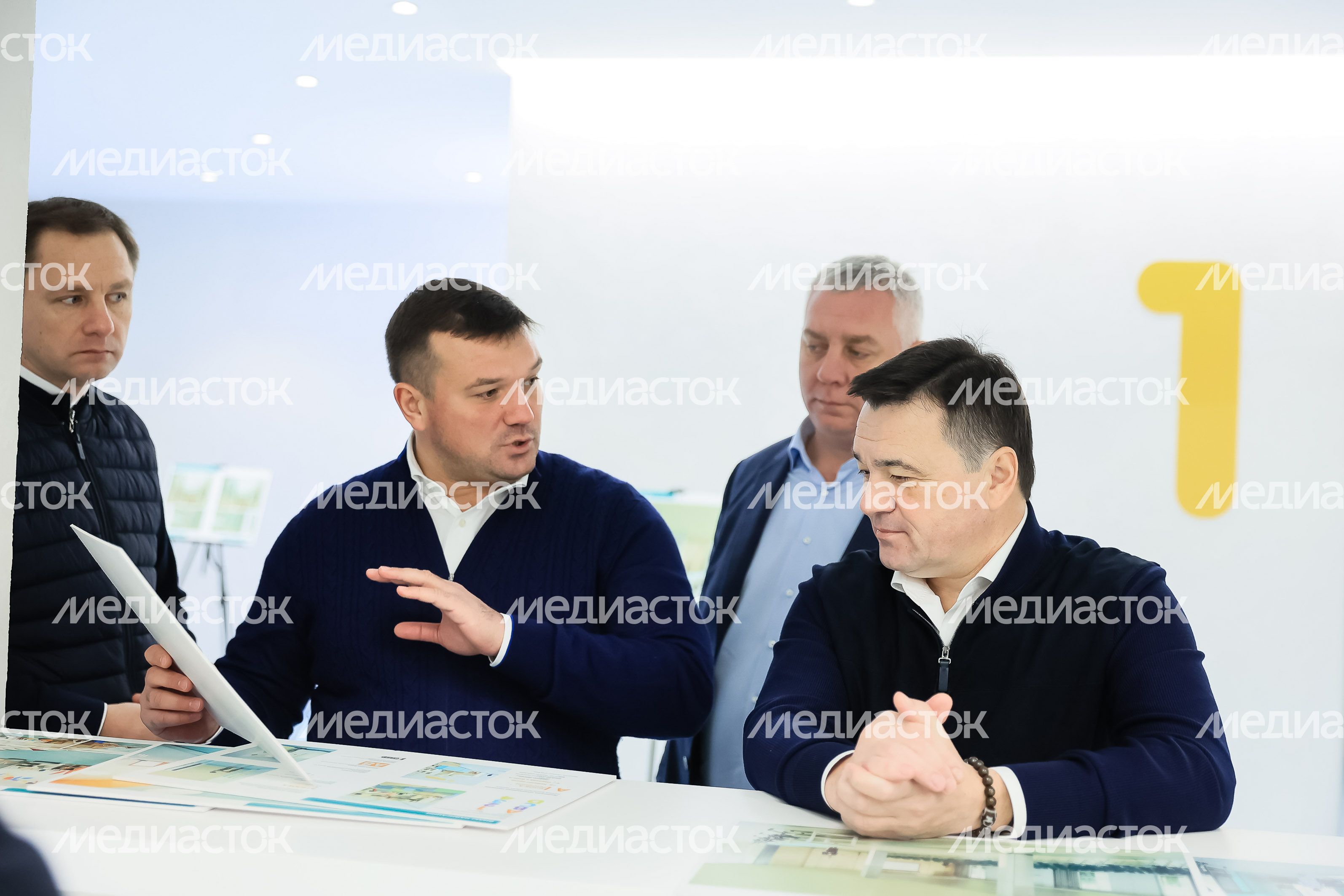 Посещение Губернатором Подмосковья стройплощадки Детской областной больницы в Красногорске